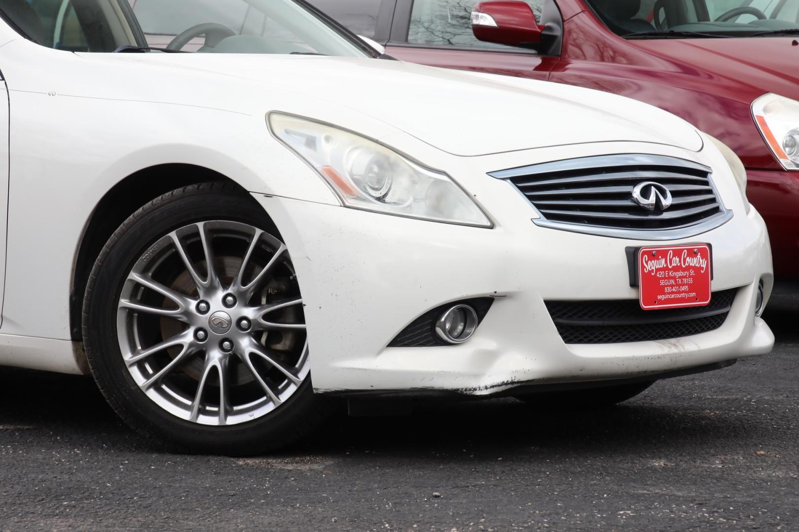 2011 WHITE INFINITI G SEDAN G37 Journey (JN1CV6AP0BM) with an 3.7L V6 DOHC 24V engine, 5-SPEED AUTOMATIC transmission, located at 420 E. Kingsbury St., Seguin, TX, 78155, (830) 401-0495, 29.581060, -97.961647 - Photo#2